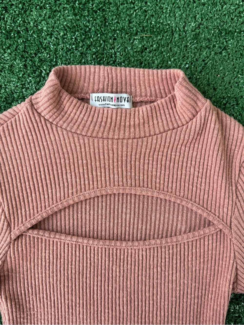 Pink Ripped Mock Neck Chest Cutout Bell Sleeve Crop Top Dusty Mauve Pink Size S - Picture 2 of 4